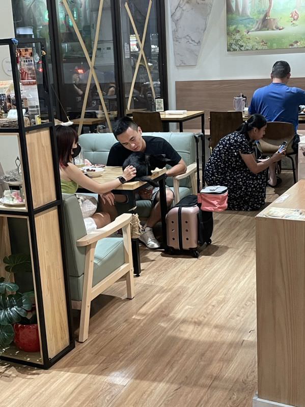 森林小徑健行店对宠物超友善